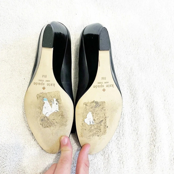Kate Spade Black Patent Leather Wedge Heels Womens 8M Gold Metal Bow Detail - Picture 6 of 16